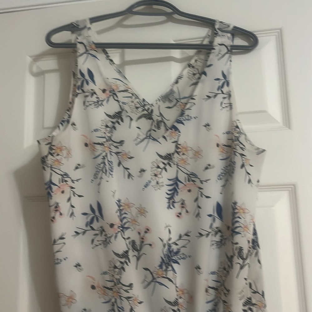 V neck sleeveless blouse